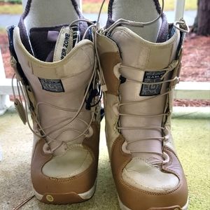 Snowboarding boots